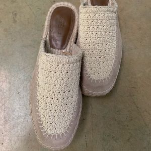 Zara stack closed toe mules